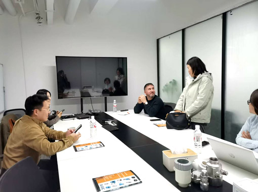 國外客戶來訪我司，深度交流外貼液位計與雷達水位計技術(shù)